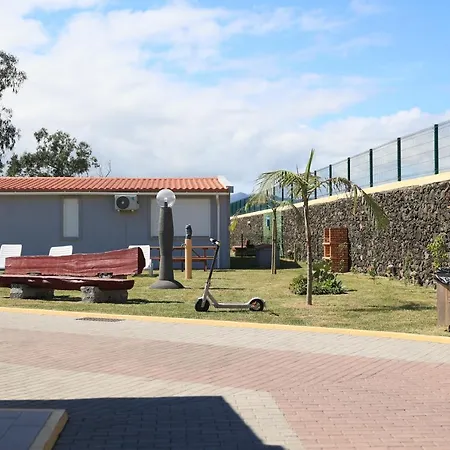Parrots'village