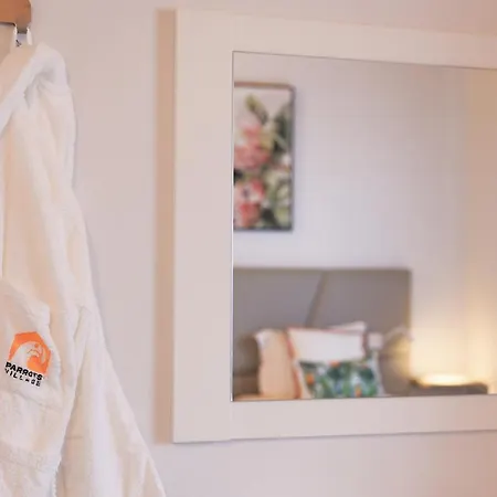 Parrots`village * Rabo de Peixe