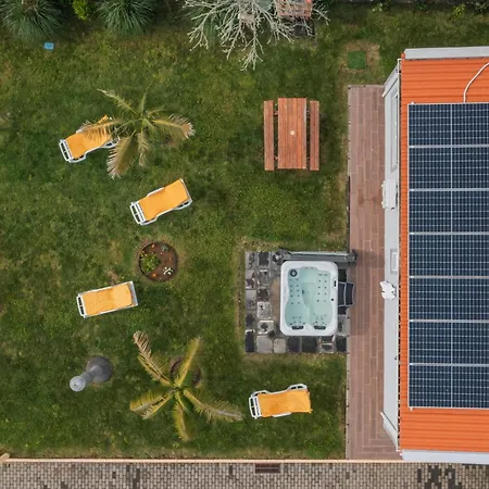 Vakantiepark Parrots`village *