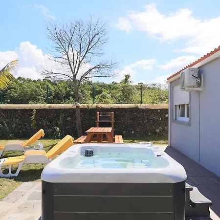 Holiday park Parrots'village Rabo de Peixe
