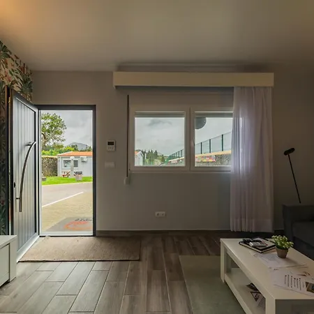 Parrots'village Rabo de Peixe