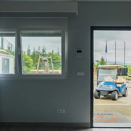 Parrots'village Tatil parkı *