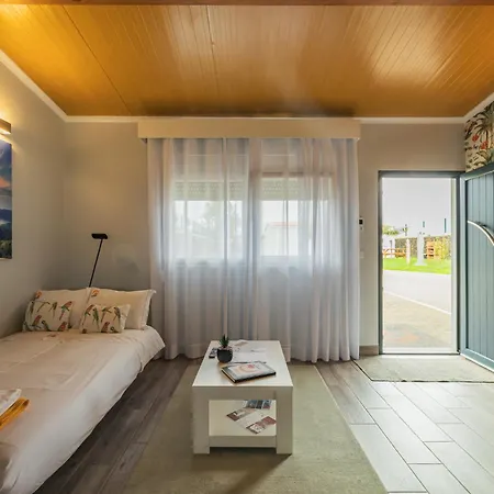 Parrots'village Aldeamento Turístico Rabo de Peixe