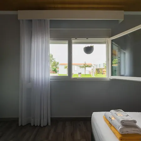 Parrots'village * Rabo de Peixe