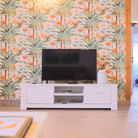 Parrots'village Aldeamento Turístico *