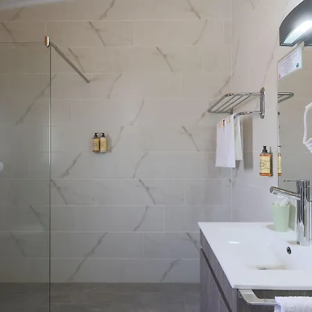 Parrots'village Rabo de Peixe