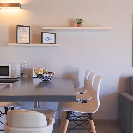 Parrots'village Rabo de Peixe