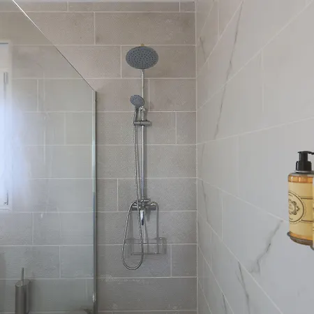 Parrots'village Tatil parkı