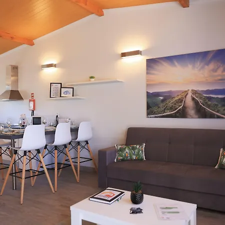 Parrots'village Tatil parkı Rabo de Peixe