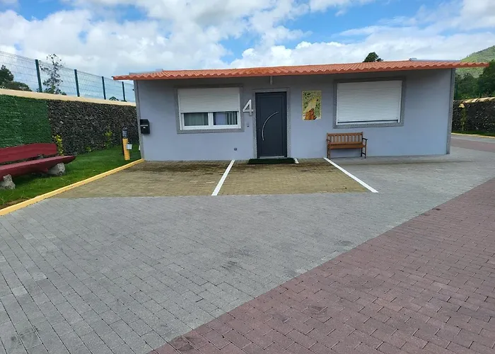 Parrots'village * Rabo de Peixe