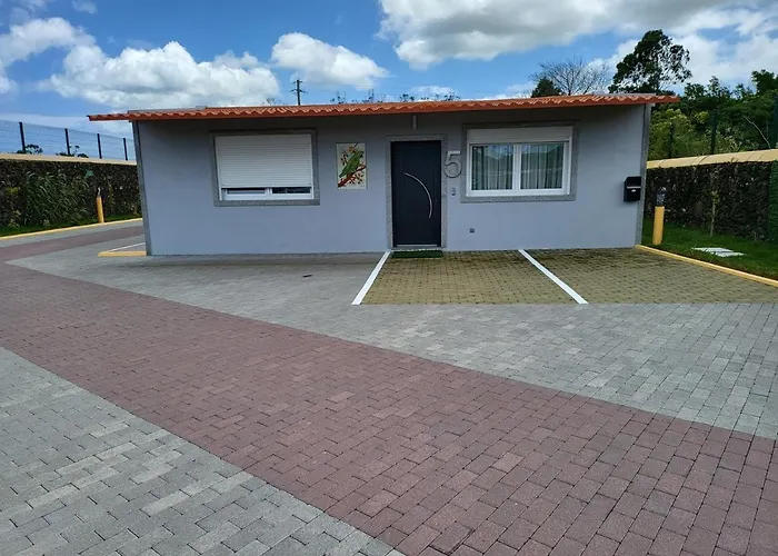 Parrots'village Üdülőpark *