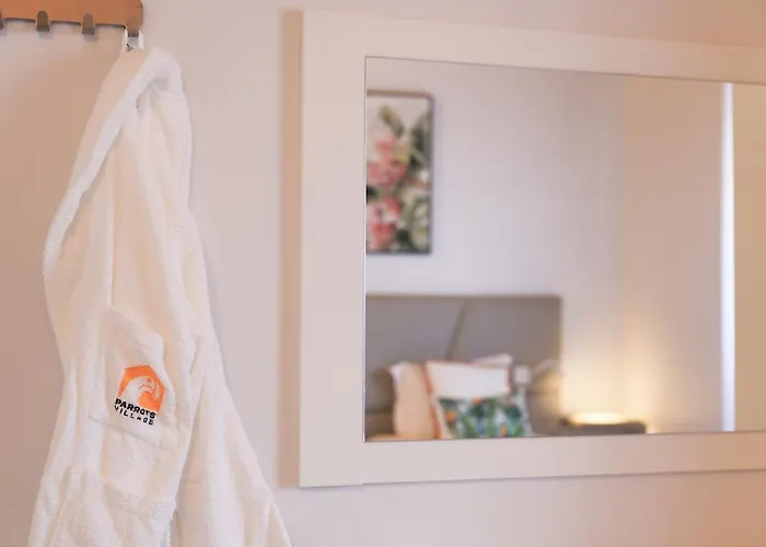 Parrots'village * Rabo de Peixe