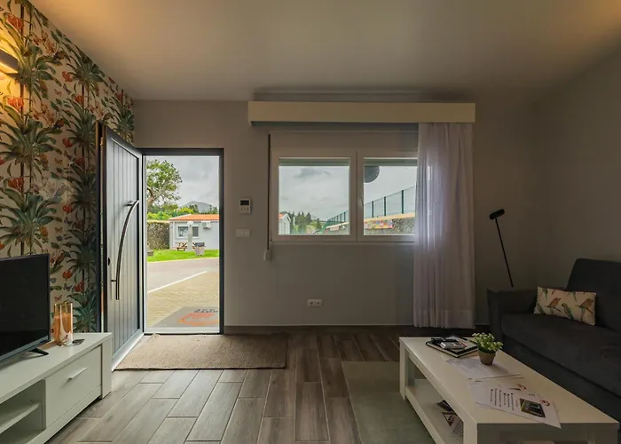 Parrots'village Rabo de Peixe