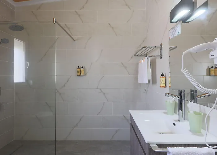 Parrots'village Rabo de Peixe