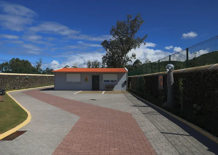 Parrots'village Rabo de Peixe